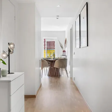 Modern By The Sea Apartament